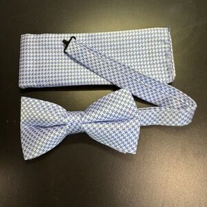 Nicole Miller New York Pretied Blue Houndstooth Bow Tie & Pocket Square